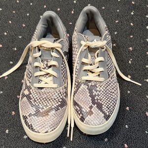 Adidas Snakeskin Lace-Up Golf Shoes in Cream and Gray